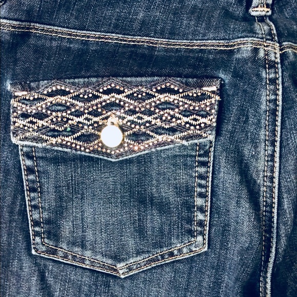 BOOT CUT JEANS WHITE HOUSE BLACK MARKET CONTOUR FIT SIZE 4R 32 1/2” BLING POCKE - Picture 4 of 6